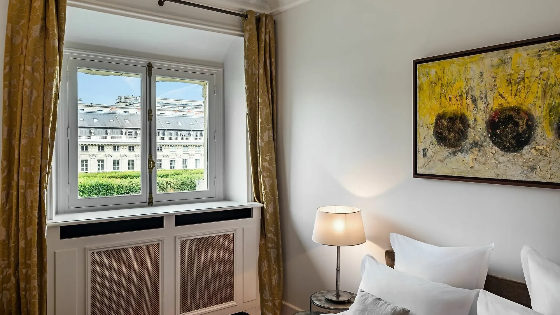 Palais Petit - Two Bedroom Apartment パリ 0*,